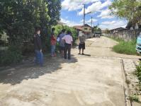 ทน.แม่สอด ลงพื้นที่ติดตามงานก่อสร้างถนน ในชุมชนประชารักษ์