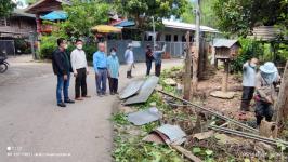 ทน.แม่สอด ลงพื้นที่ซ่อมแซมขยับรั้วขยายผิวถนนสวรรค์วิถี ชุมชนชุมพลพัฒนา เขตเทศบาลนครแม่สอด