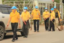 ทน.แม่สอด จัดกิจกรรมจิตอาสาบำเพ็ญสาธารณประโยชน์ เนื่องในวันคล้ายวันสวรรคตของพระบาทสมเด็จพระบรมชนกาธิเบศร มหาภูมิพลอดุลยเดชมหาราช บรมนาถบพิตร