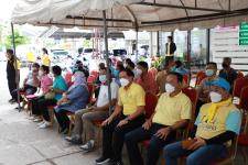 ทน.แม่สอด มอบเครื่องอุปโภค - บริโภค ให้แก่ผู้มีรายได้น้อยและผู้ประสบปัญหาทางสังคมต่างๆ 