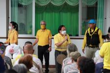 ทน.แม่สอด มอบเครื่องอุปโภค - บริโภค ให้แก่ผู้มีรายได้น้อยและผู้ประสบปัญหาทางสังคมต่างๆ 