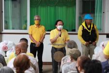 ทน.แม่สอด มอบเครื่องอุปโภค - บริโภค ให้แก่ผู้มีรายได้น้อยและผู้ประสบปัญหาทางสังคมต่างๆ 