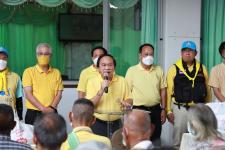 ทน.แม่สอด มอบเครื่องอุปโภค - บริโภค ให้แก่ผู้มีรายได้น้อยและผู้ประสบปัญหาทางสังคมต่างๆ 