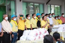 ทน.แม่สอด มอบเครื่องอุปโภค - บริโภค ให้แก่ผู้มีรายได้น้อยและผู้ประสบปัญหาทางสังคมต่างๆ 