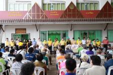 ทน.แม่สอด มอบเครื่องอุปโภค - บริโภค ให้แก่ผู้มีรายได้น้อยและผู้ประสบปัญหาทางสังคมต่างๆ 