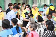 ทน.แม่สอด มอบเครื่องอุปโภค - บริโภค ให้แก่ผู้มีรายได้น้อยและผู้ประสบปัญหาทางสังคมต่างๆ 