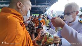 ร่วมพิธีทำบุญตักบาตรถวายพระราชกุศล พระบาทสมเด็จพระบรมชนกาธิเบศร มหาภูมิพลอดุลยเดชมหาราช บรมนาถบพิตร เนื่องในวันคล้ายวันสวรรคต 13 ตุลาคม 2565 