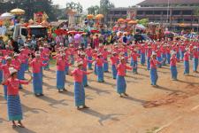 เทศบาลนครแม่สอด จัดขบวนแห่สงกรานต์ ประจำปี 2561 เพื่อสืบสานประเพณีและวัฒนธรรมอันดีงามของไทย 16 เมษายน 2561