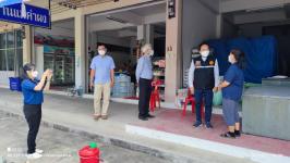 ทน.แม่สอด ลงพื้นที่ติดตามความคืบหน้างานก่อสร้างวางท่อระบายน้ำ  เทคอนกรีตปรับพื้นผิวถนน เขตเทศบาลนครแม่สอด