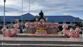 ทน.แม่สอด ร่วมพิธีวางพวงมาลาถวายราชสักการะพระบาทสมเด็จพระจุลจอมเกล้าเจ้าอยู่หัว รัชกาลที่ ๕ "วันปิยมหาราช“ เนื่องในวันคล้ายวันสวรรคต