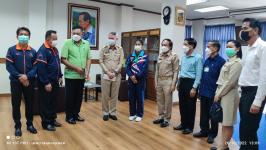 ทน.แม่สอด คณะผู้บริหาร และนางสาวสุชญา คำแดงดี ร.ร.กีฬาเทศบาลนครแม่สอด เจ้าของเหรียญเงิน วิ่งผลัดเมดเลย์ ทีมชาติไทยในการแข่งขัน Asian U18 Youth Athletics Championships 2022 เข้าพบผู้ว่าราชการจังหวัดตาก