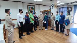 ทน.แม่สอด คณะผู้บริหาร และนางสาวสุชญา คำแดงดี ร.ร.กีฬาเทศบาลนครแม่สอด เจ้าของเหรียญเงิน วิ่งผลัดเมดเลย์ ทีมชาติไทยในการแข่งขัน Asian U18 Youth Athletics Championships 2022 เข้าพบผู้ว่าราชการจังหวัดตาก