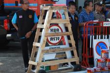 ทน.แม่สอด มอบวัสดุอุปกรณ์จราจรให้แก่สถานีตำรวจภูธรแม่สอด