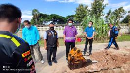 ทน.แม่สอด ลงพื้นที่ตรวจงานก่อสร้างปรับปรุงพื้นผิวถนน ชุมชนสักทอง เขตเทศบาลนครแม่สอด