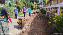 ทน.แม่สอด ลงพื้นที่ตรวจงานก่อสร้างปรับปรุงพื้นผิวถนน ชุมชนสักทอง เขตเทศบาลนครแม่สอด