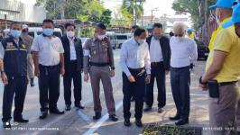 ทน.แม่สอด ร่วมกับสถานีตำรวจภูธรแม่สอด จัดกิจกรรม จิตอาสาทาสี ตีเส้นช่องจอดรถ หน้าร.ร.สรรพวิทยาคม