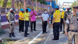 ทน.แม่สอด ร่วมกับสถานีตำรวจภูธรแม่สอด จัดกิจกรรม จิตอาสาทาสี ตีเส้นช่องจอดรถ หน้าร.ร.สรรพวิทยาคม