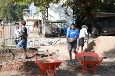 ทน.แม่สอด ลงพื้นที่ติดตามการปรับปรุงที่จอดรถ และภูมิทัศน์เทศบาลนครแม่สอด