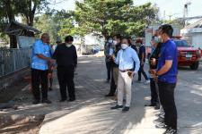 ทน.แม่สอด ลงพื้นที่ติดตามการปรับปรุงที่จอดรถ และภูมิทัศน์เทศบาลนครแม่สอด