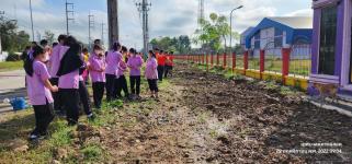 ทน.แม่สอด ร่วมกิจกรรมหว่านเมล็ดพันธุ์ปอเทือง หน้าโรงเรียนเทศบาลเฉลิมพระเกียรติสมเด็จพระเทพรัตนราชสุดา ฯ สยามบรมราชกุมารี สังกัดเทศบาลนครแม่สอด 