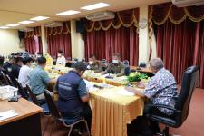 ทน.แม่สอด จัดประชุมหาแนวทางจัดระเบียบการจำหน่ายสินค้าในที่หรือทางสาธารณะ เขตเทศบาลนครแม่สอด