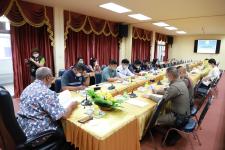 ทน.แม่สอด จัดประชุมหาแนวทางจัดระเบียบการจำหน่ายสินค้าในที่หรือทางสาธารณะ เขตเทศบาลนครแม่สอด