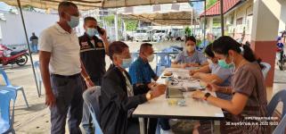 ทน.แม่สอด ลงพื้นที่ให้กำลังใจประชาชนที่มารับบริการฉีดวัคซีนป้องกัน โควิด-19