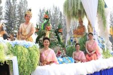 เทศบาลนครแม่สอด จัดขบวนแห่สงกรานต์ ประจำปี 2561 เพื่อสืบสานประเพณีและวัฒนธรรมอันดีงามของไทย 16 เมษายน 2561