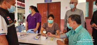 ทน.แม่สอด ลงพื้นที่ให้กำลังใจประชาชนที่มารับบริการฉีดวัคซีนป้องกัน โควิด-19