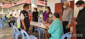 ทน.แม่สอด ลงพื้นที่ให้กำลังใจประชาชนที่มารับบริการฉีดวัคซีนป้องกัน โควิด-19