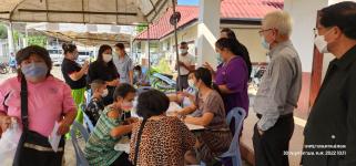 ทน.แม่สอด ลงพื้นที่ให้กำลังใจประชาชนที่มารับบริการฉีดวัคซีนป้องกัน โควิด-19