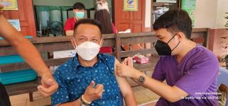 ทน.แม่สอด ลงพื้นที่ให้กำลังใจประชาชนที่มารับบริการฉีดวัคซีนป้องกัน โควิด-19