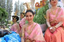 เทศบาลนครแม่สอด จัดขบวนแห่สงกรานต์ ประจำปี 2561 เพื่อสืบสานประเพณีและวัฒนธรรมอันดีงามของไทย 16 เมษายน 2561