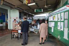 ทน.แม่สอด ลงพื้นที่ตรวจเยี่ยมหน่วยเลือกตั้งสมาชิกสภาเทศบาล เขตเลือกตั้งที่ 4 (แทนตำแหน่งที่ว่าง) 