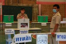 ทน.แม่สอด ลงพื้นที่ตรวจเยี่ยมหน่วยเลือกตั้งสมาชิกสภาเทศบาล เขตเลือกตั้งที่ 4 (แทนตำแหน่งที่ว่าง) 