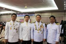 ดร.เทอดเกียรติ ชินสรนันท์ นายกเทศมนตรีนครแม่สอด นำผู้บริหารเทศบาล ประธานสภาเทศบาลนครแม่สอด พร้อมสมาชิกสภาเทศบาลนครแม่สอด ร่วมลงนามถวายพระพร เนื่องในวันพ่อแห่งชาติ ประจำปี ๒๕๕๘