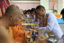 ดร.เทอดเกียรติ ชินสรนันท์ นายกเทศมนตรีนครแม่สอด นำผู้บริหารเทศบาล ประธานสภาเทศบาลนครแม่สอด พร้อมสมาชิกสภาเทศบาลนครแม่สอด ร่วมลงนามถวายพระพร เนื่องในวันพ่อแห่งชาติ ประจำปี ๒๕๕๘