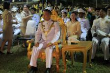 ดร.เทอดเกียรติ ชินสรนันท์ นายกเทศมนตรีนครแม่สอด นำผู้บริหารเทศบาล ประธานสภาเทศบาลนครแม่สอด พร้อมสมาชิกสภาเทศบาลนครแม่สอด ร่วมลงนามถวายพระพร เนื่องในวันพ่อแห่งชาติ ประจำปี ๒๕๕๘