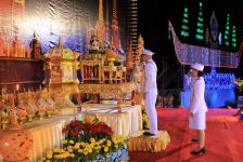 ดร.เทอดเกียรติ ชินสรนันท์ นายกเทศมนตรีนครแม่สอด นำผู้บริหารเทศบาล ประธานสภาเทศบาลนครแม่สอด พร้อมสมาชิกสภาเทศบาลนครแม่สอด ร่วมลงนามถวายพระพร เนื่องในวันพ่อแห่งชาติ ประจำปี ๒๕๕๘