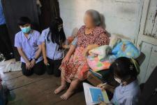 ทน.แม่สอด ร่วมกับผู้ใจบุญลงพื้นที่เยี่ยมเยือนผู้ป่วยติดเตียง ในเขตเทศบาลนครแม่สอด