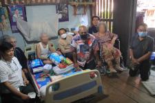 ทน.แม่สอด ร่วมกับผู้ใจบุญลงพื้นที่เยี่ยมเยือนผู้ป่วยติดเตียง ในเขตเทศบาลนครแม่สอด