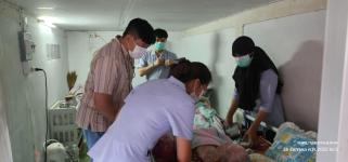 ทน.แม่สอด ร่วมกับผู้บริหารบริษัทแม่สอดฟรีโซน จำกัด ลงพื้นที่เยี่ยมผู้ป่วยติดเตียงและผู้พิการ ชุมชนสองแคว 1 