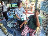 เทศบาลนครแม่สอด ลงพื้นที่เยี่ยมเยือนและมอบของขวัญปีใหม่ผู้สูงอายุ