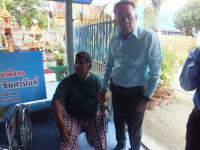 เทศบาลนครแม่สอด ลงพื้นที่เยี่ยมเยือนและมอบของขวัญปีใหม่ผู้สูงอายุ