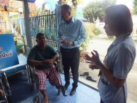 เทศบาลนครแม่สอด ลงพื้นที่เยี่ยมเยือนและมอบของขวัญปีใหม่ผู้สูงอายุ