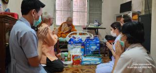 ทน.แม่สอด ร่วมกับนายอัครเดช ตาสะหลี บริษัทแม่สอดฟรีโซน จำกัด ลงพื้นที่กราบเยี่ยมพระภิกษุสงฆ์อาพาธ วัดตรีรัตนาราม