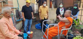 ทน.แม่สอด ร่วมกับนายอัครเดช ตาสะหลี บริษัทแม่สอดฟรีโซน จำกัด ลงพื้นที่กราบเยี่ยมพระภิกษุสงฆ์อาพาธ วัดตรีรัตนาราม