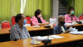 ทน.แม่สอดมีมติอนุมัติผู้ลงทะเบียนประสบภาวะยากลำบากและสนับสนุนอุปกรณ์ป้องกันการแพร่ระบาดจากสถานการณ์โควิด-19