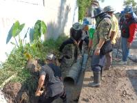 ทน.แม่สอด ลงพื้นที่ตรวจความเรียบร้อยการวางท่อระบายน้ำ ชุมชนประชารักษ์ เขตเทศบาลนครแม่สอด