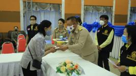 ทน.แม่สอดมอบเงินช่วยเหลือผู้ประสบสภาวะยากลำบากจากสถานการณ์โควิด-19 ช่วงบ่าย